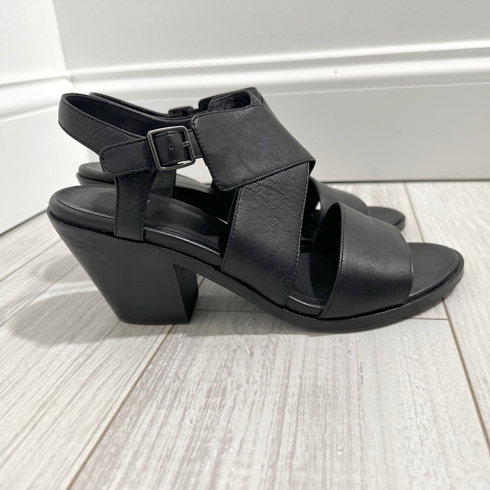 NWB Eileen Fisher Size 8.5 Carat Black Soft Leather Stacked Heel Sandals